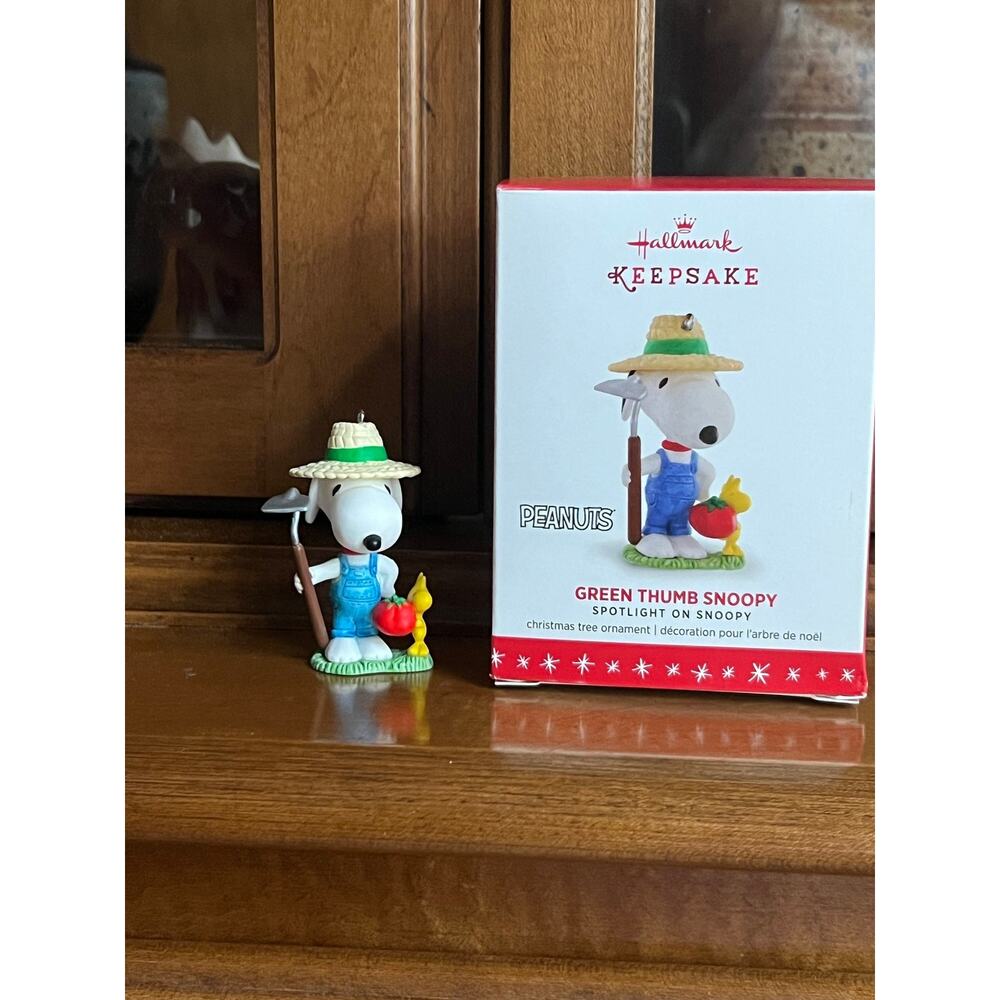 Vintage Hallmark Christmas Green Thumb Snoopy  Ornaments Spotlight on Snoopy
